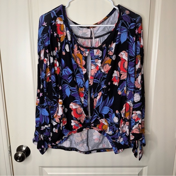 NEW Free People Keepin On Tropical Floral Twist Front Knit Blouse Size L - Picture 6 of 16